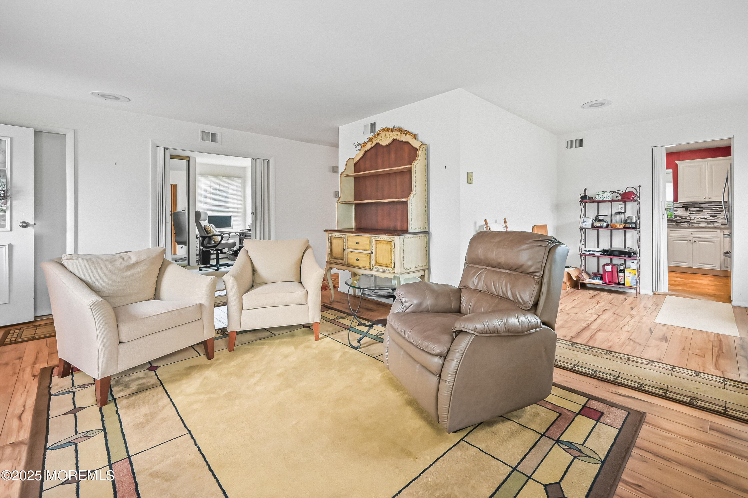 66 Buckingham Drive N
