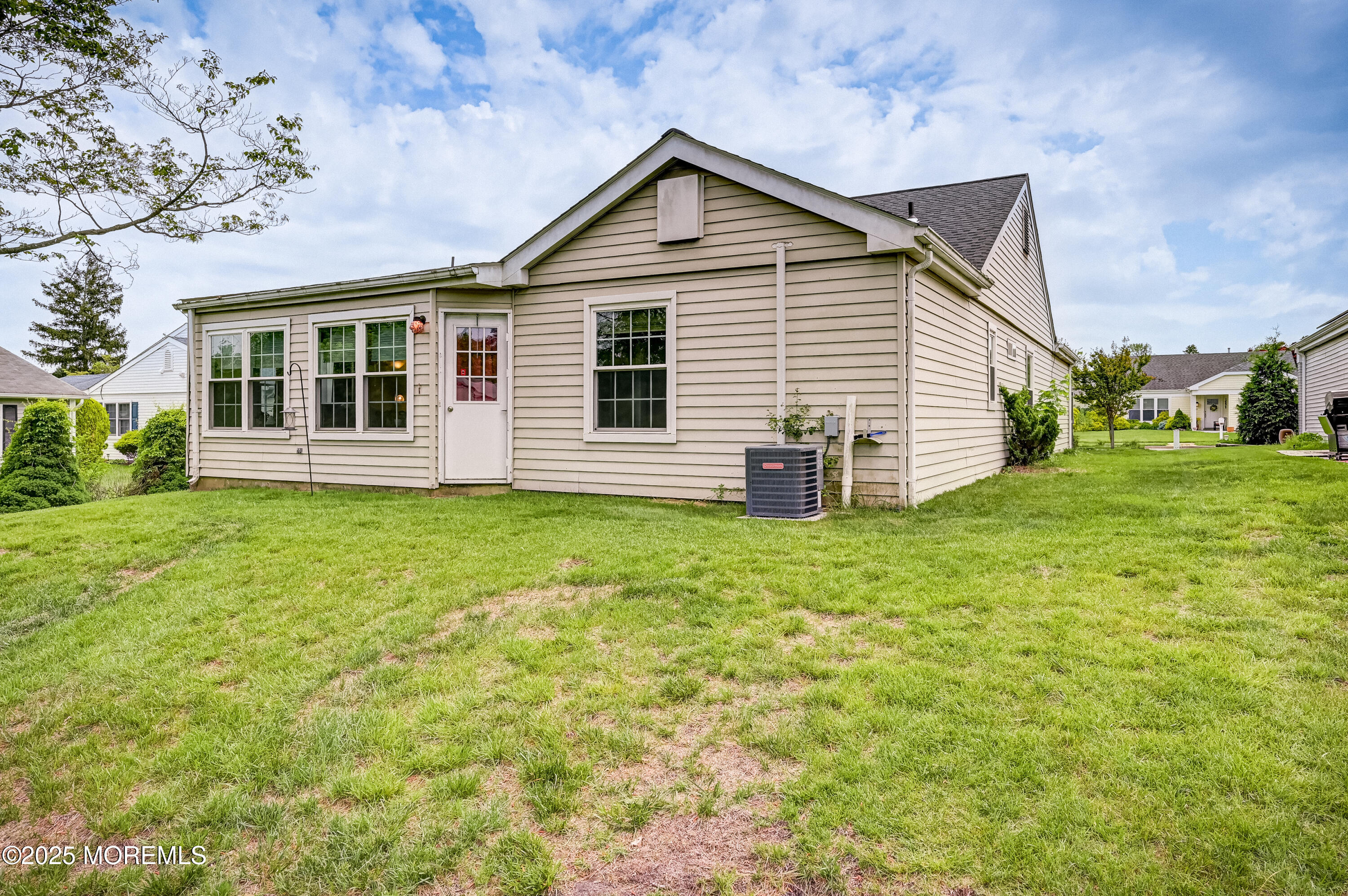 66 Buckingham Drive N
