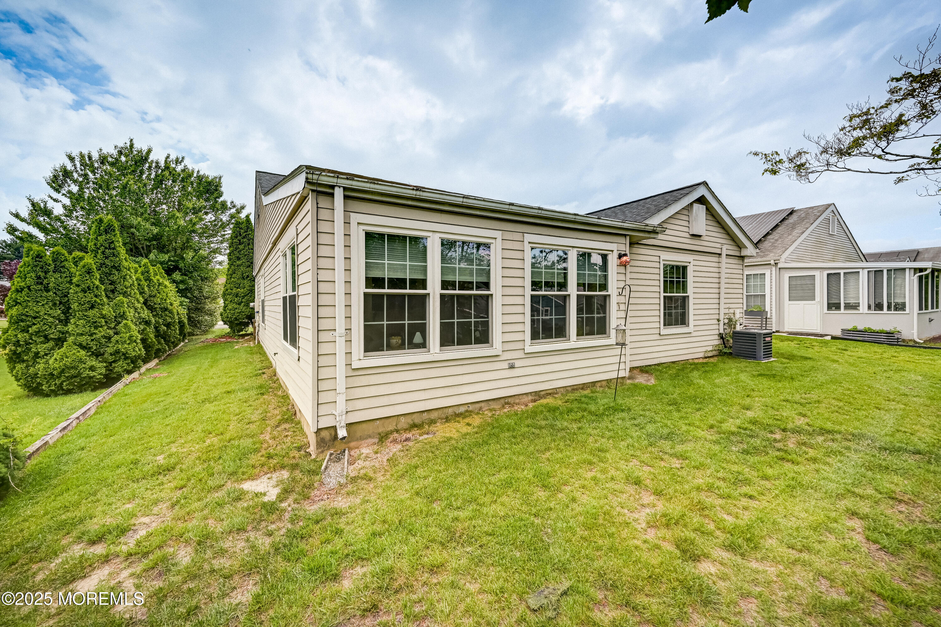 66 Buckingham Drive N