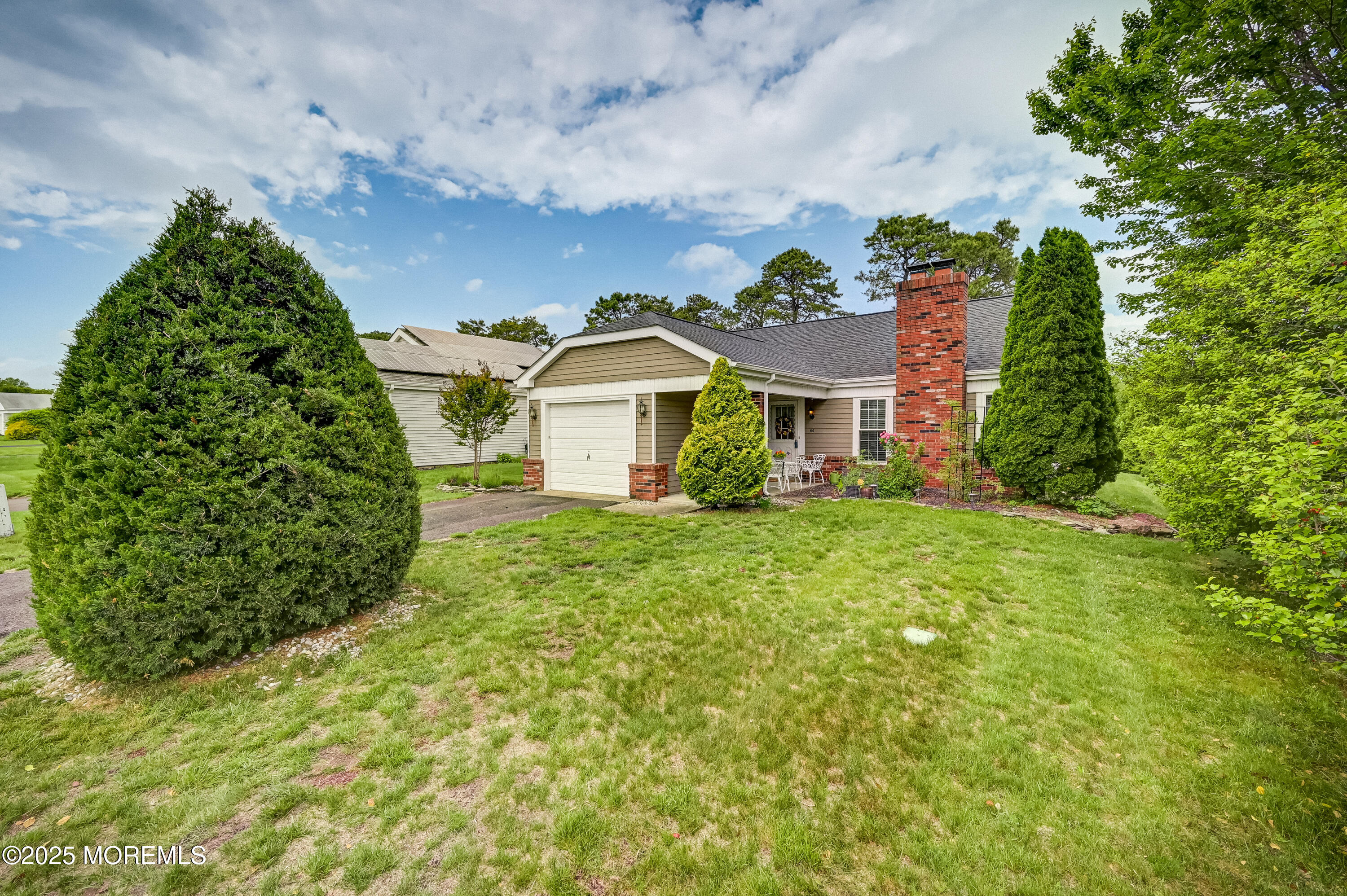 66 Buckingham Drive N