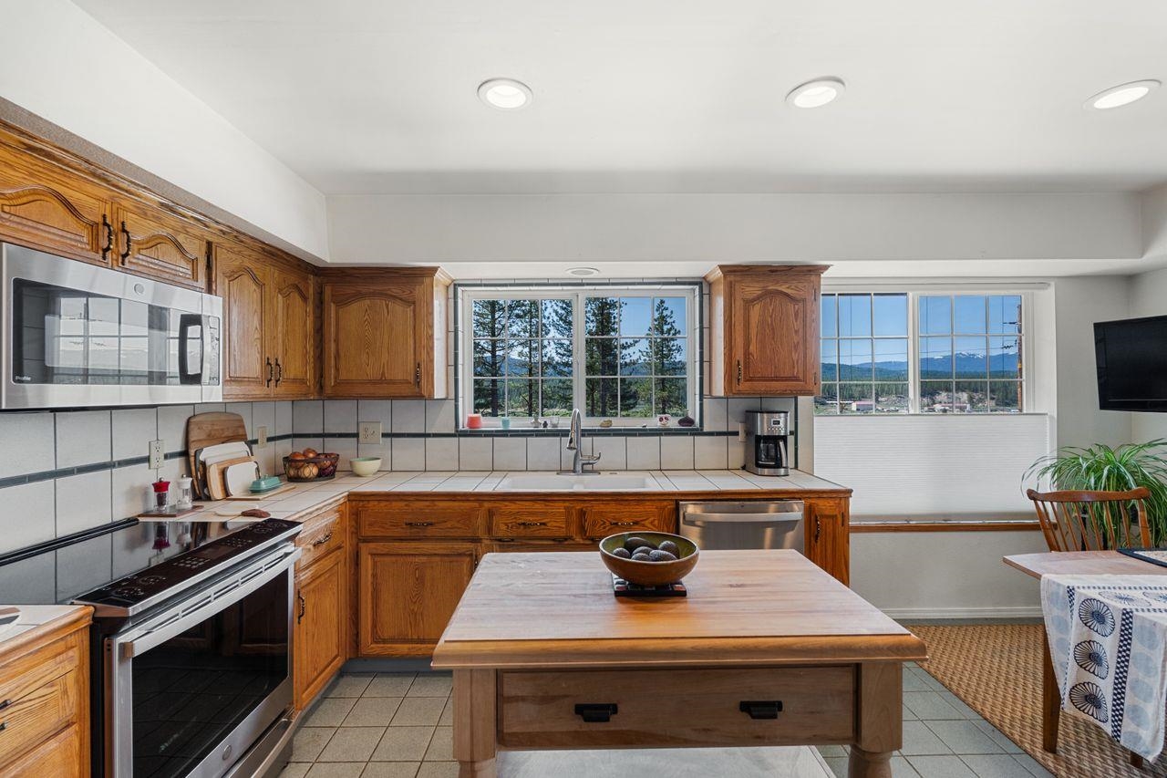 137 Escondido Way