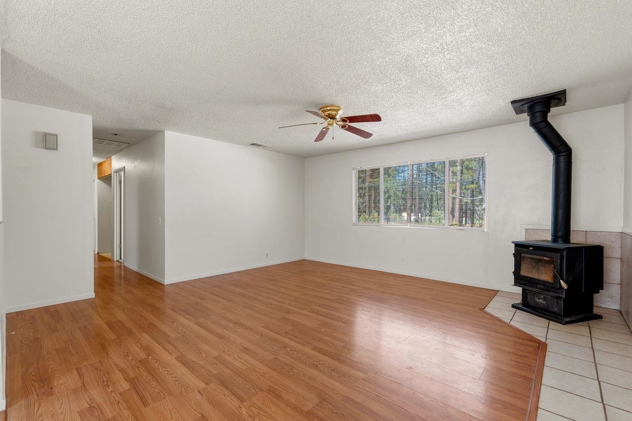 833 W Plumas Avenue