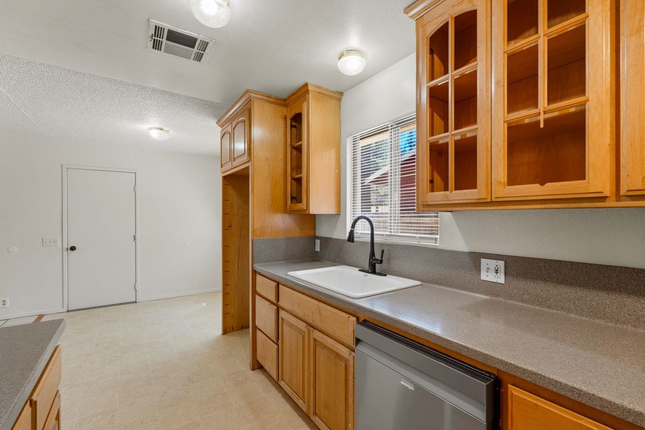 833 W Plumas Avenue