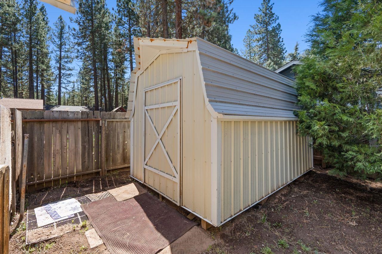 833 W Plumas Avenue