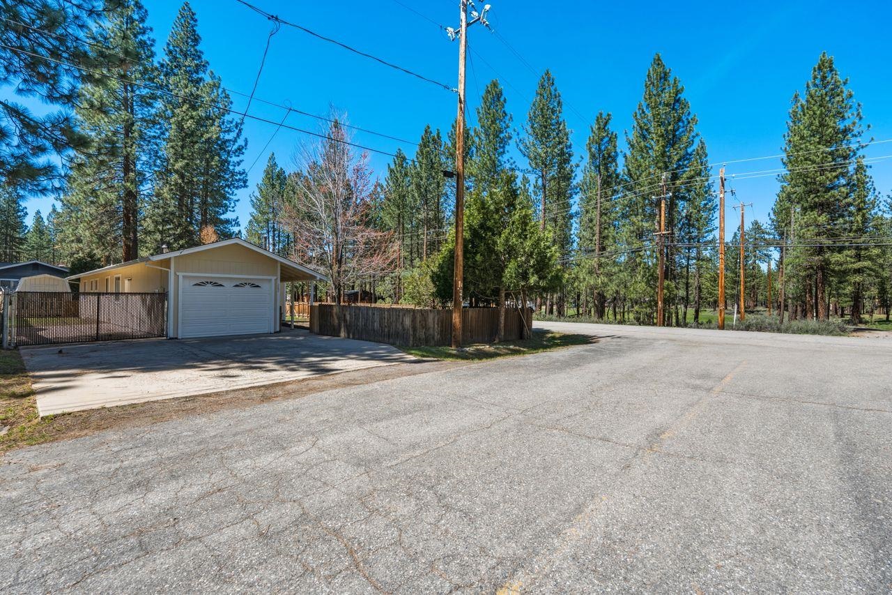 833 W Plumas Avenue