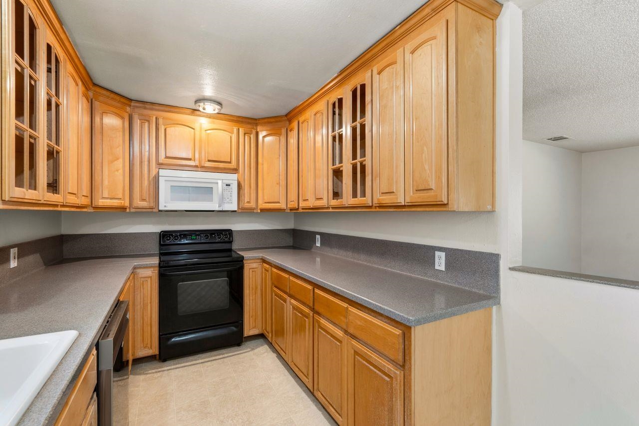 833 W Plumas Avenue