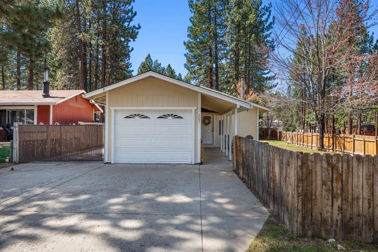 833 W Plumas Avenue