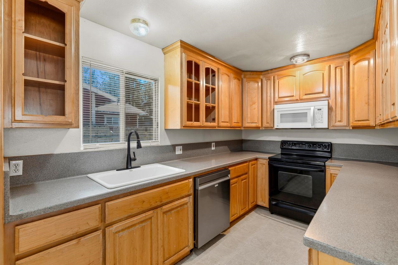 833 W Plumas Avenue