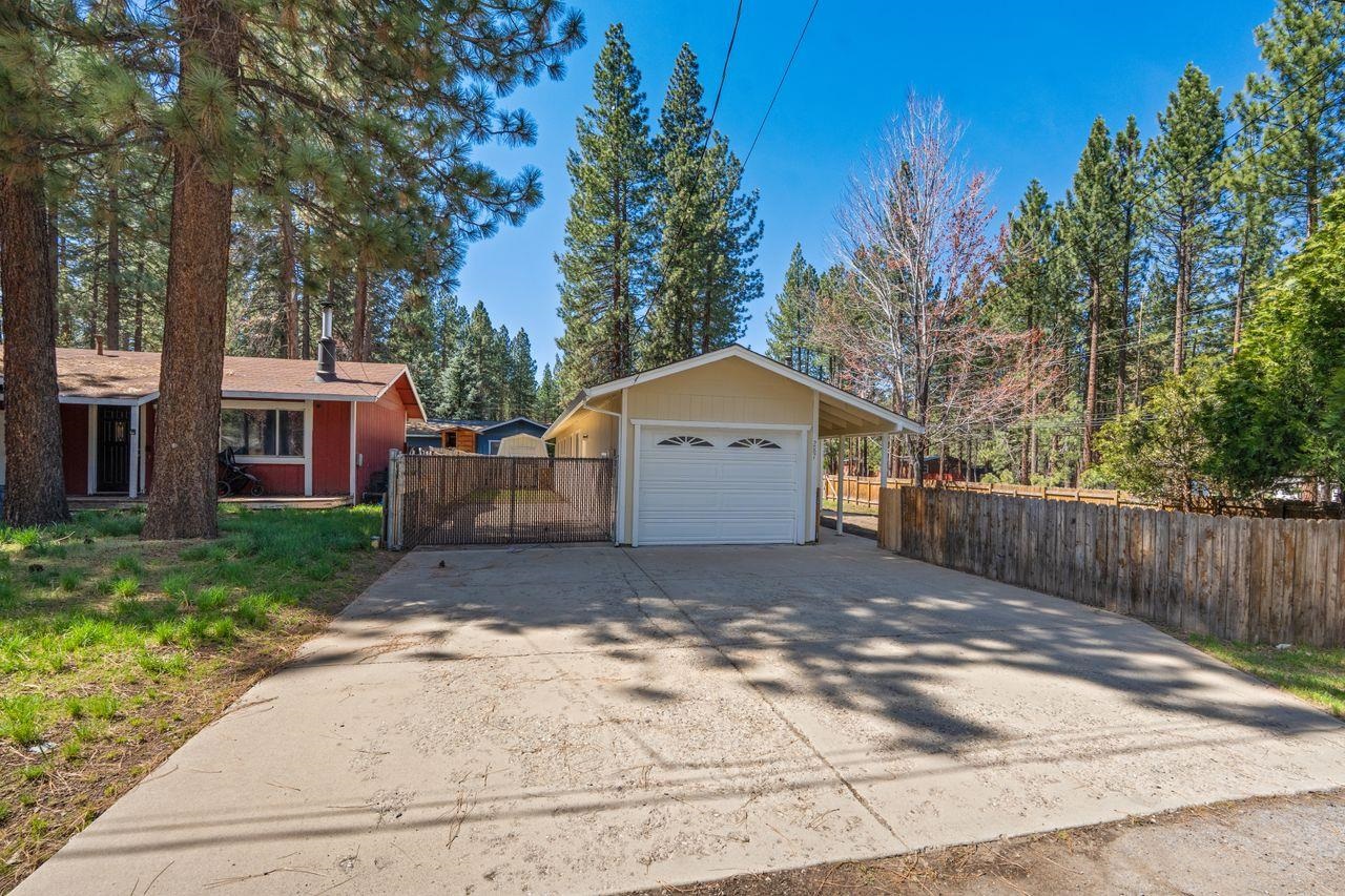 833 W Plumas Avenue