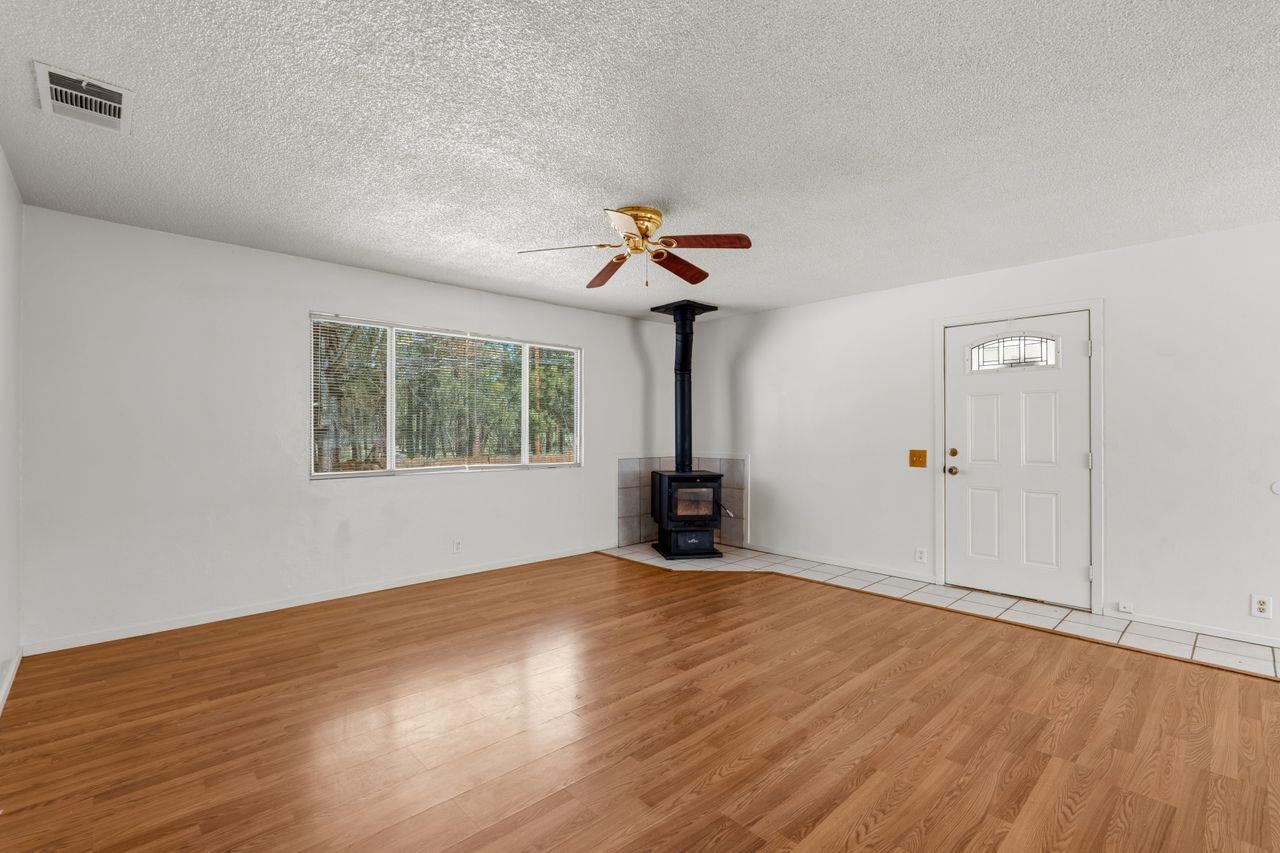 833 W Plumas Avenue