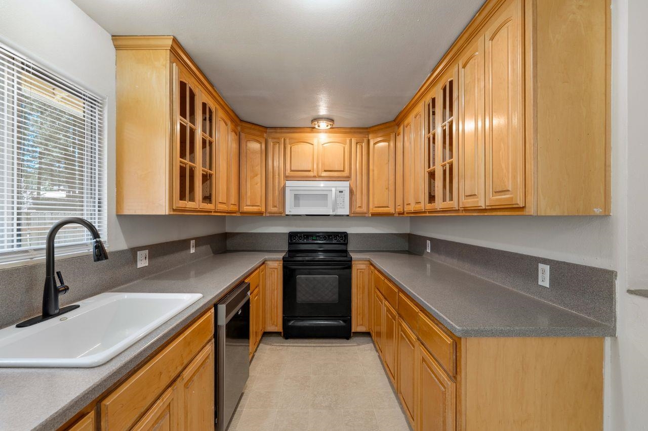 833 W Plumas Avenue