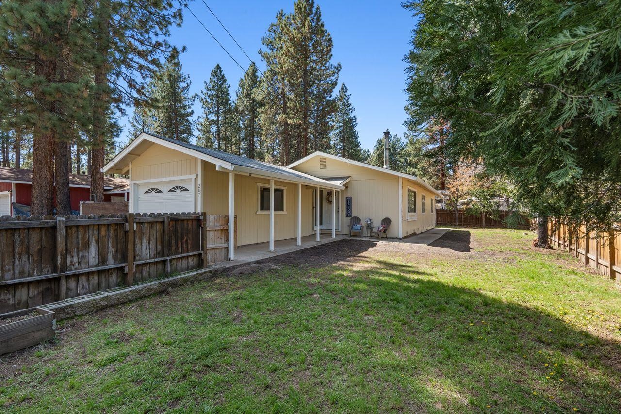 833 W Plumas Avenue