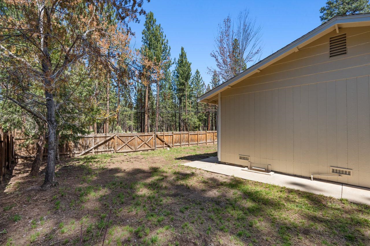 833 W Plumas Avenue