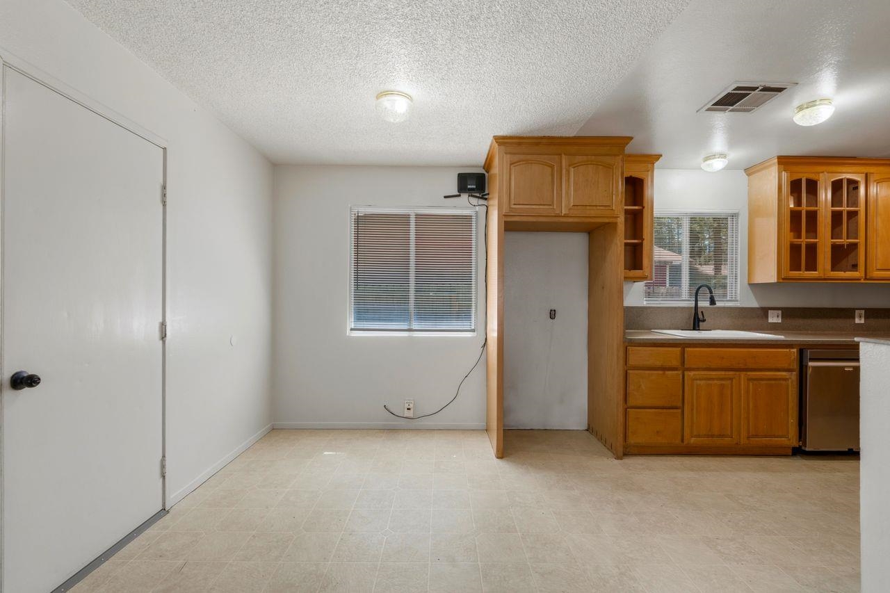 833 W Plumas Avenue