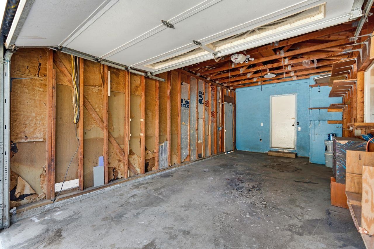833 W Plumas Avenue