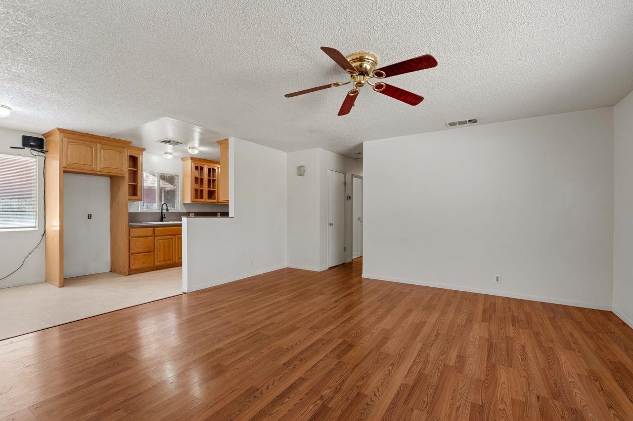 833 W Plumas Avenue