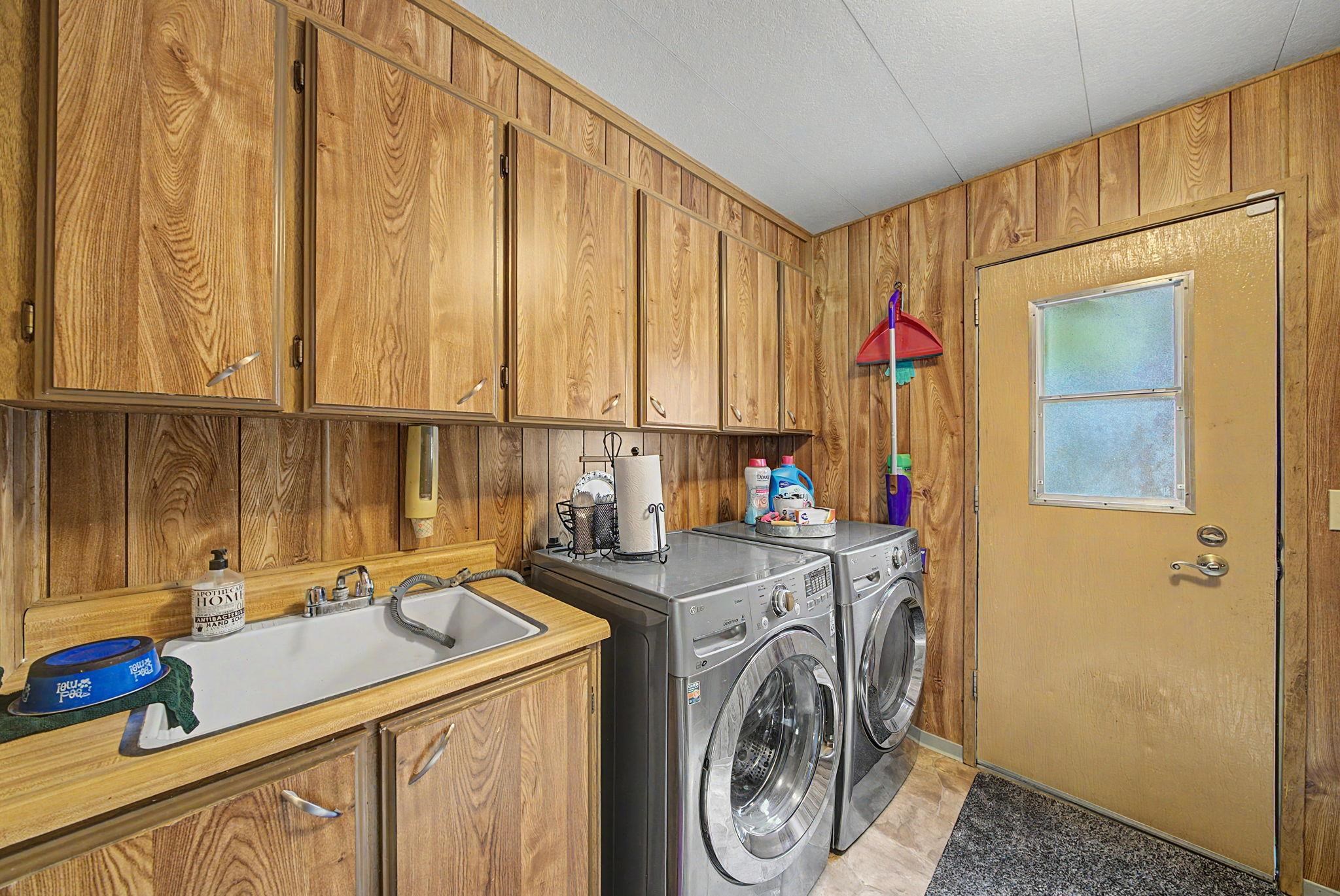 5685 Casey Jones Road