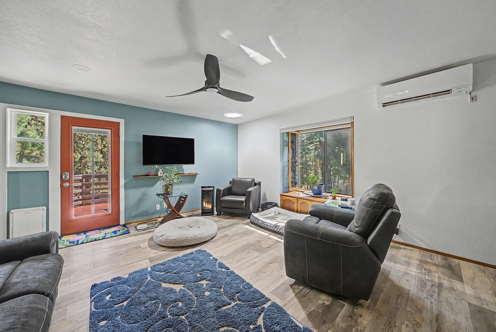 1411 Rocky Cliff Road