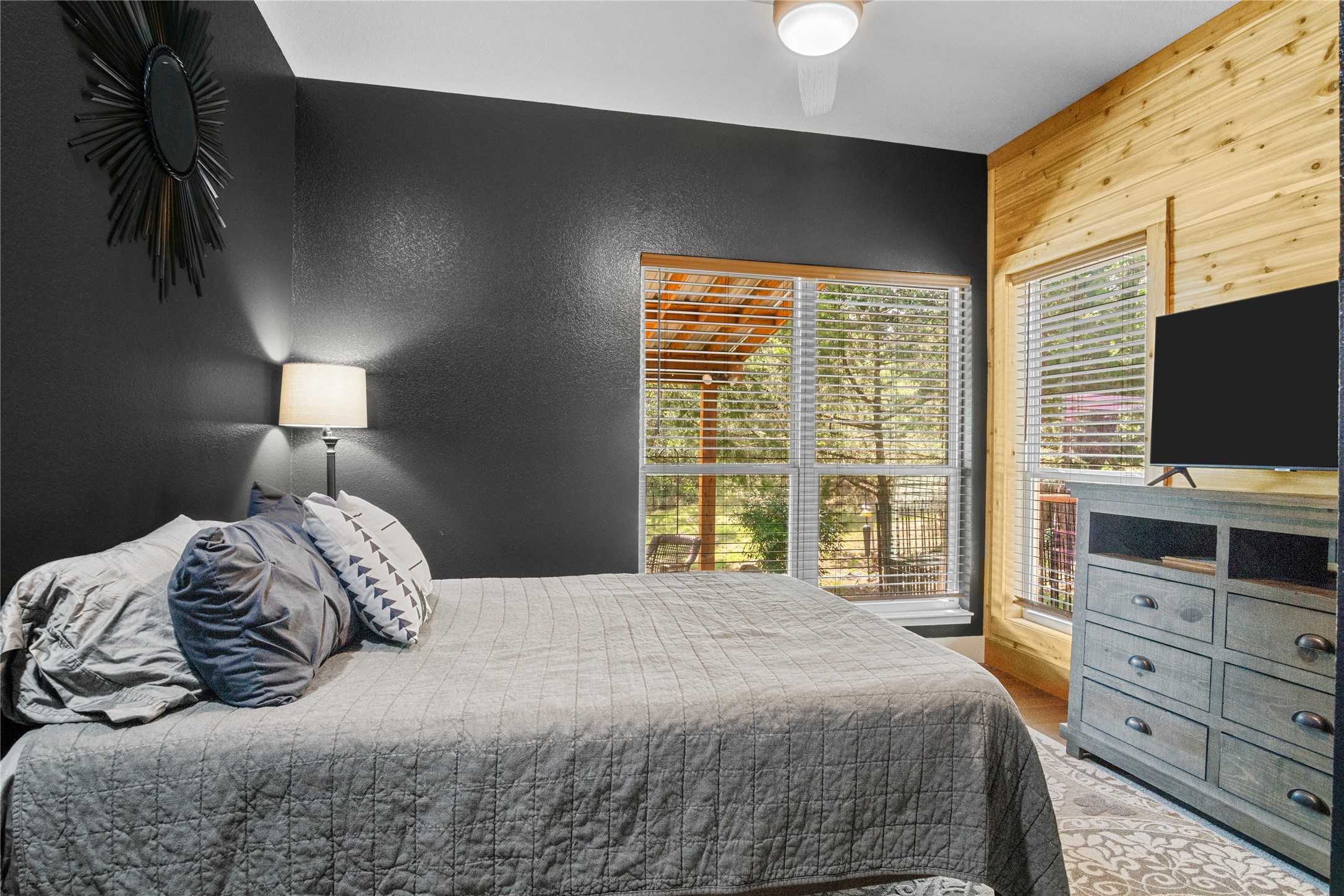 1458 N Lakeview Drive