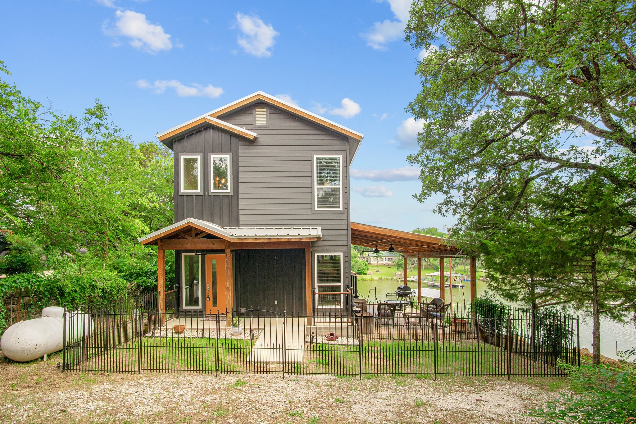 1458 N Lakeview Drive