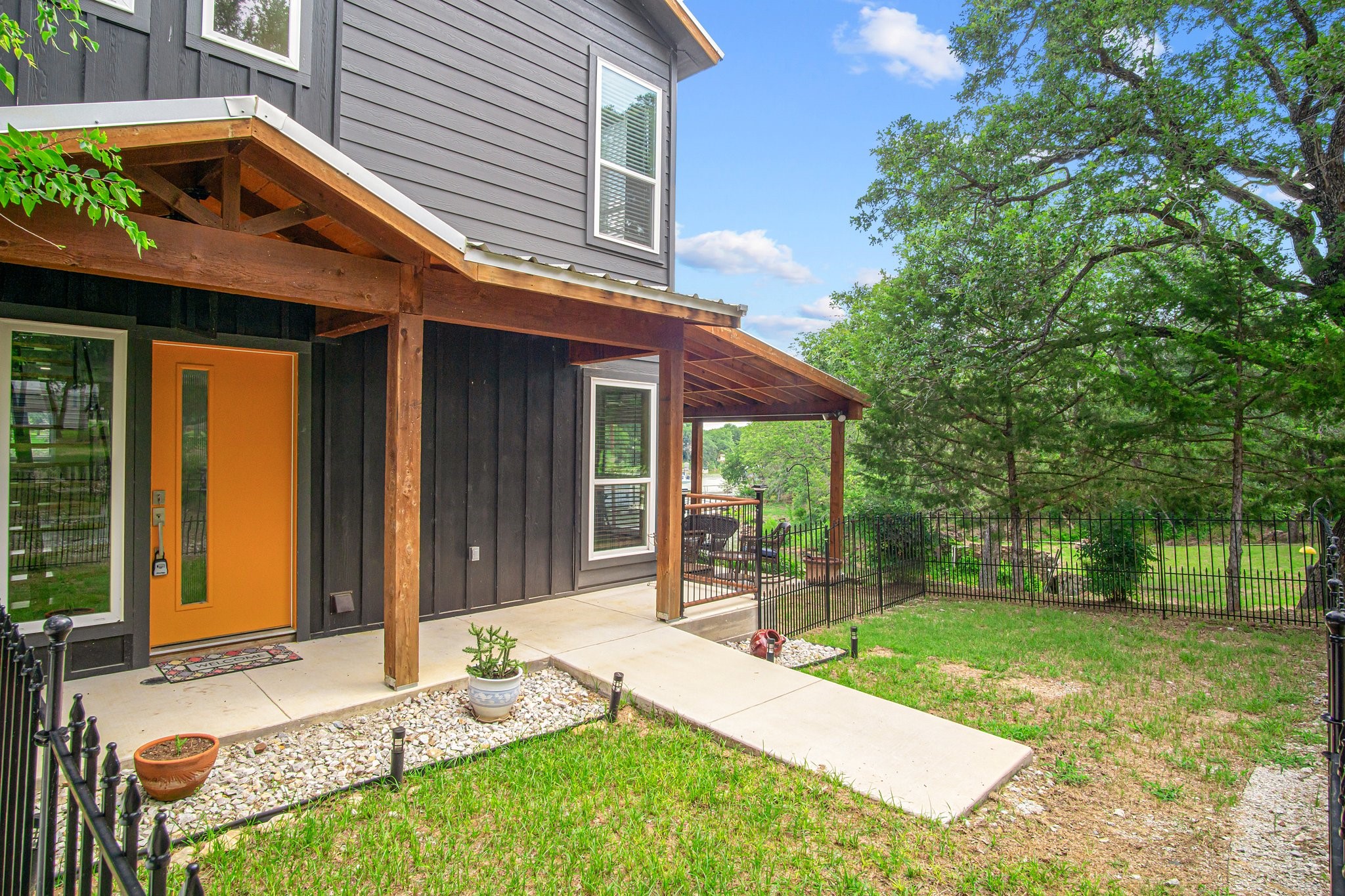 1458 N Lakeview Drive