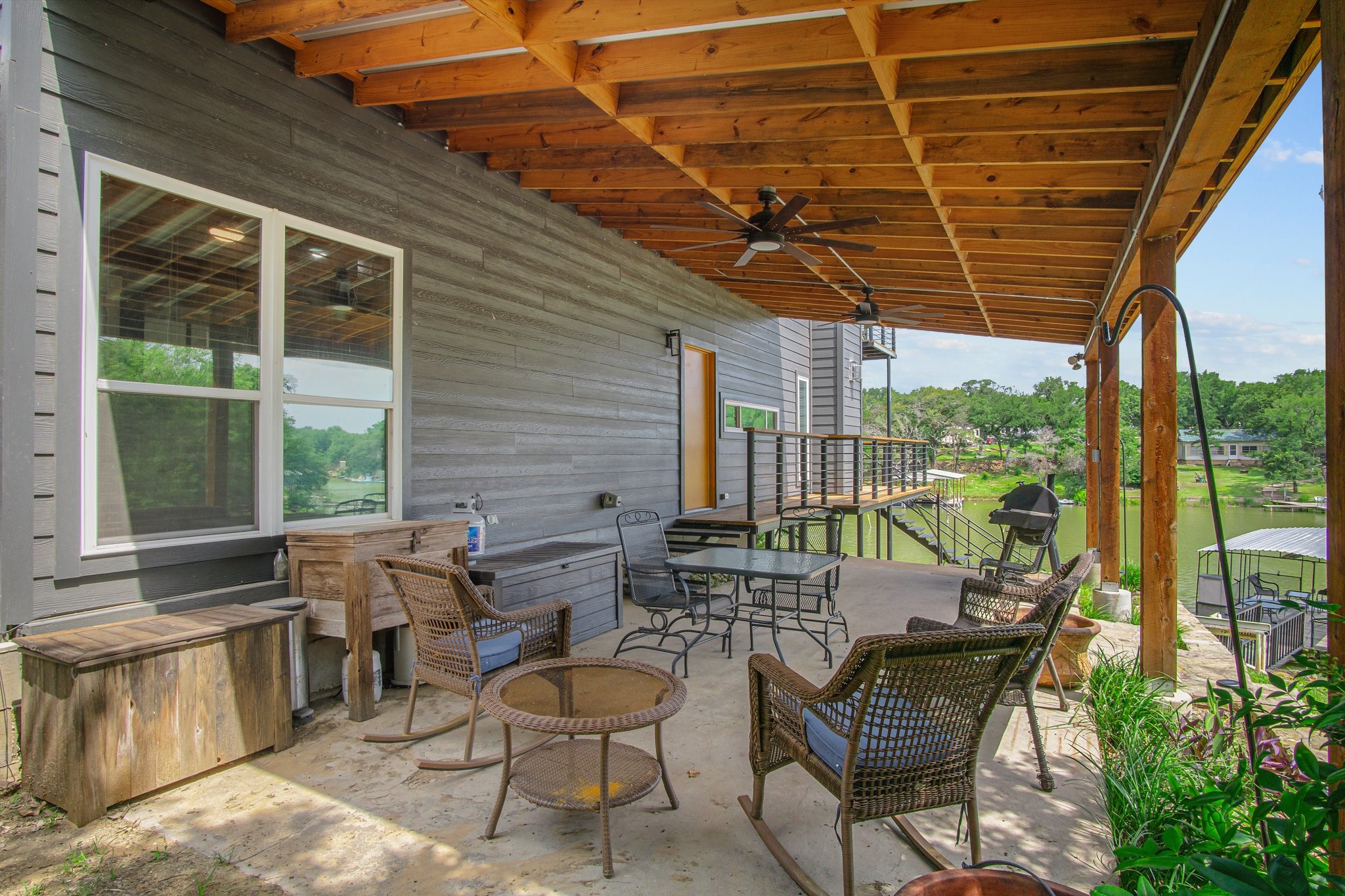 1458 N Lakeview Drive