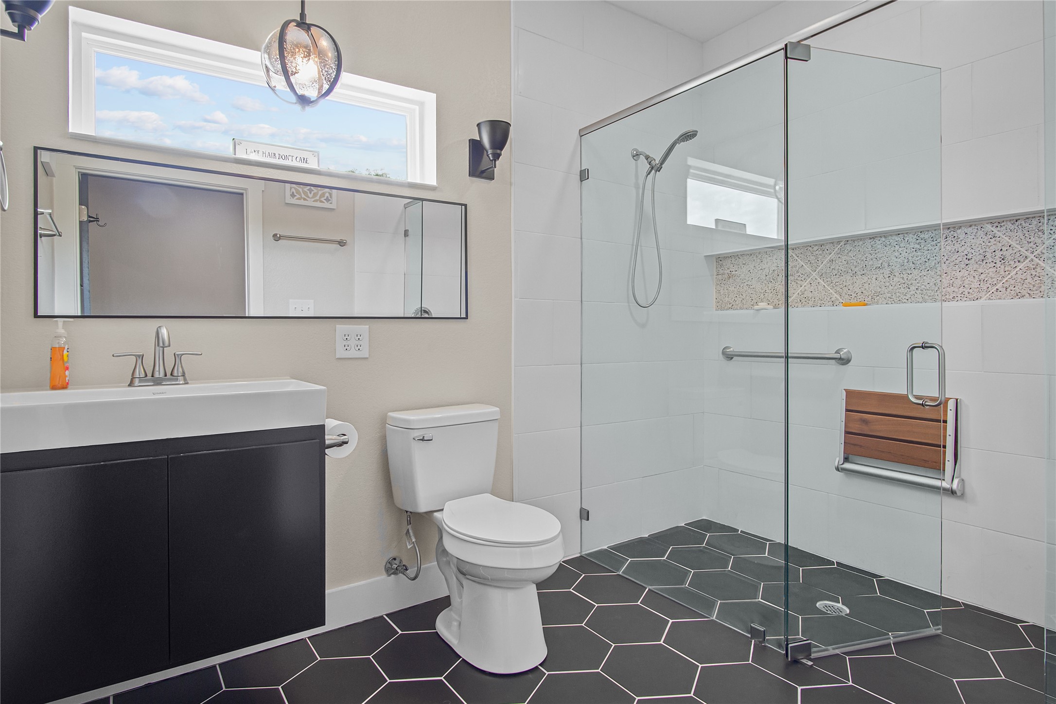 1458 N Lakeview Drive