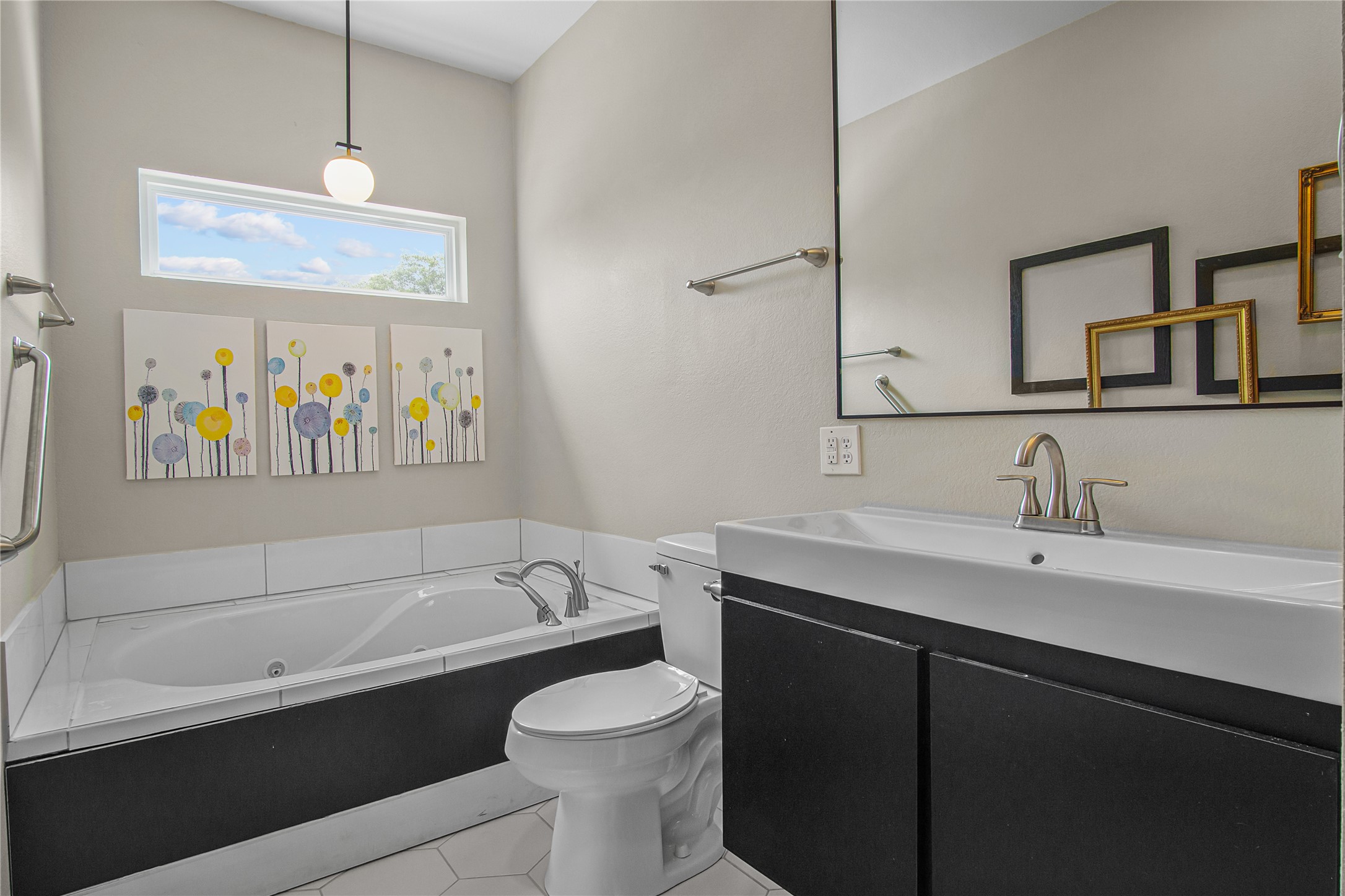 1458 N Lakeview Drive