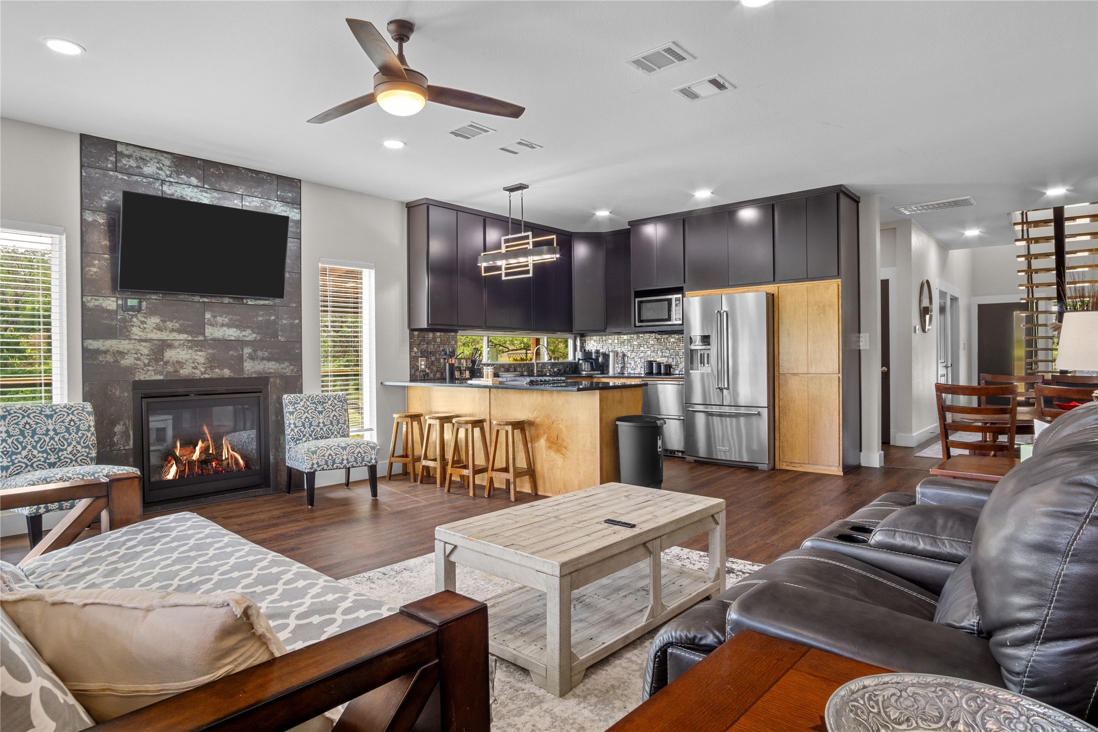 1458 N Lakeview Drive