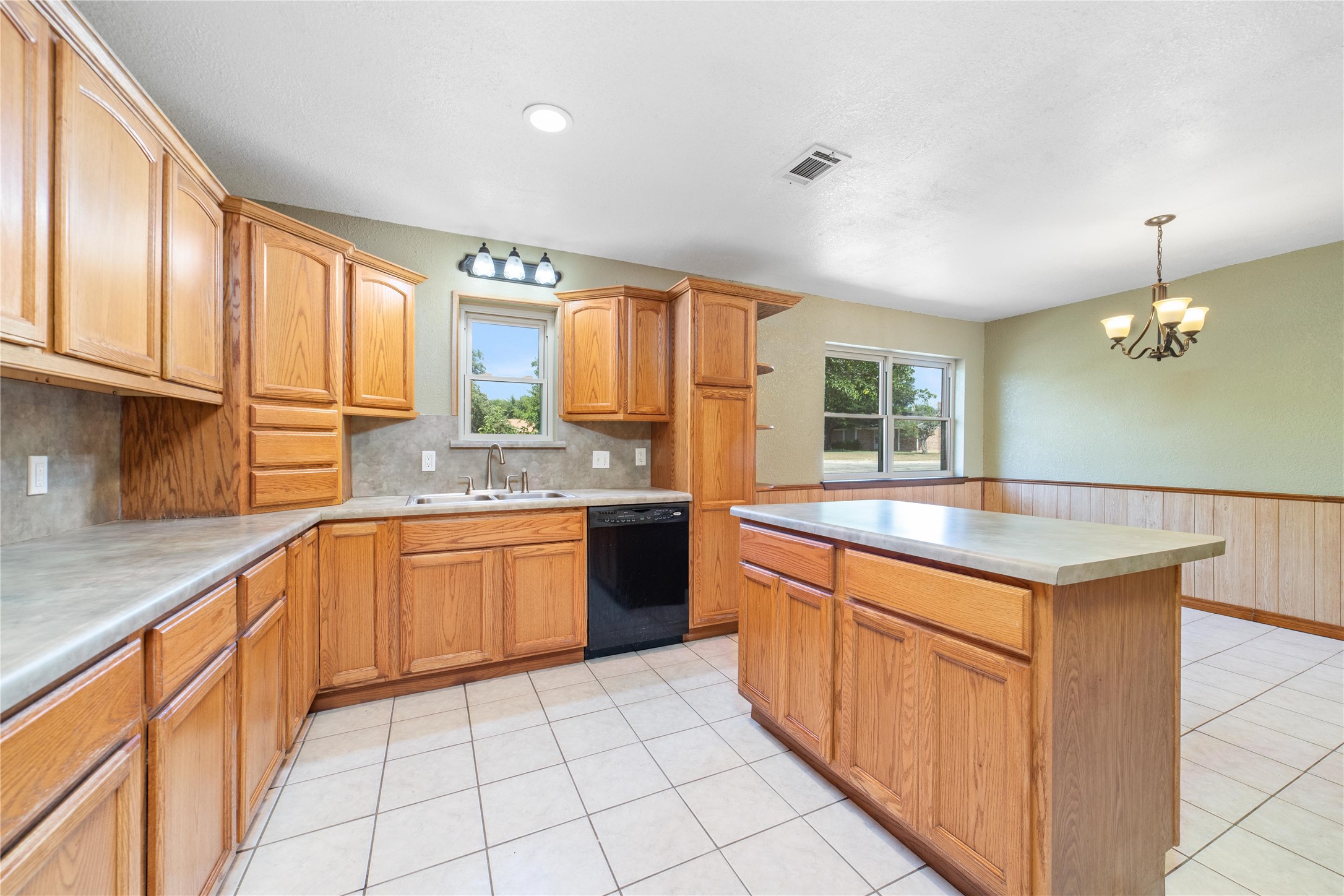 4101 River Oaks Dr