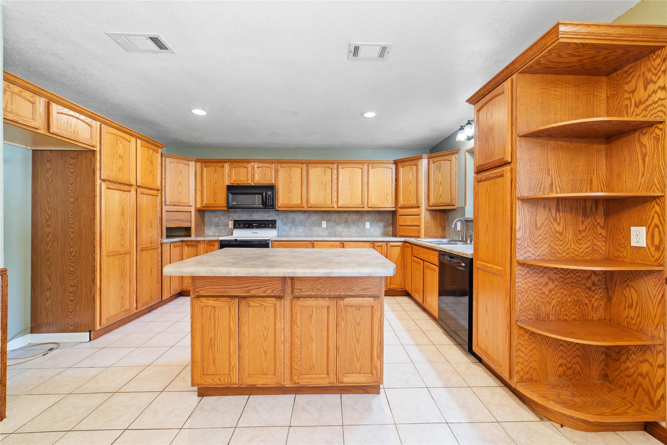 4101 River Oaks Dr