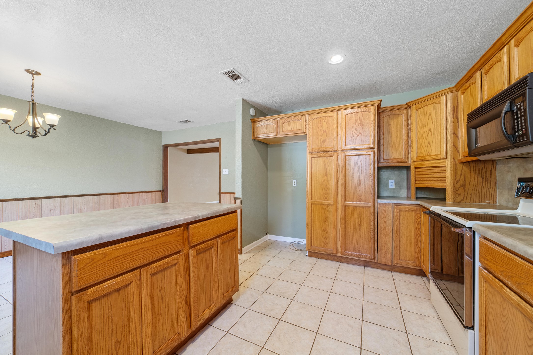 4101 River Oaks Dr