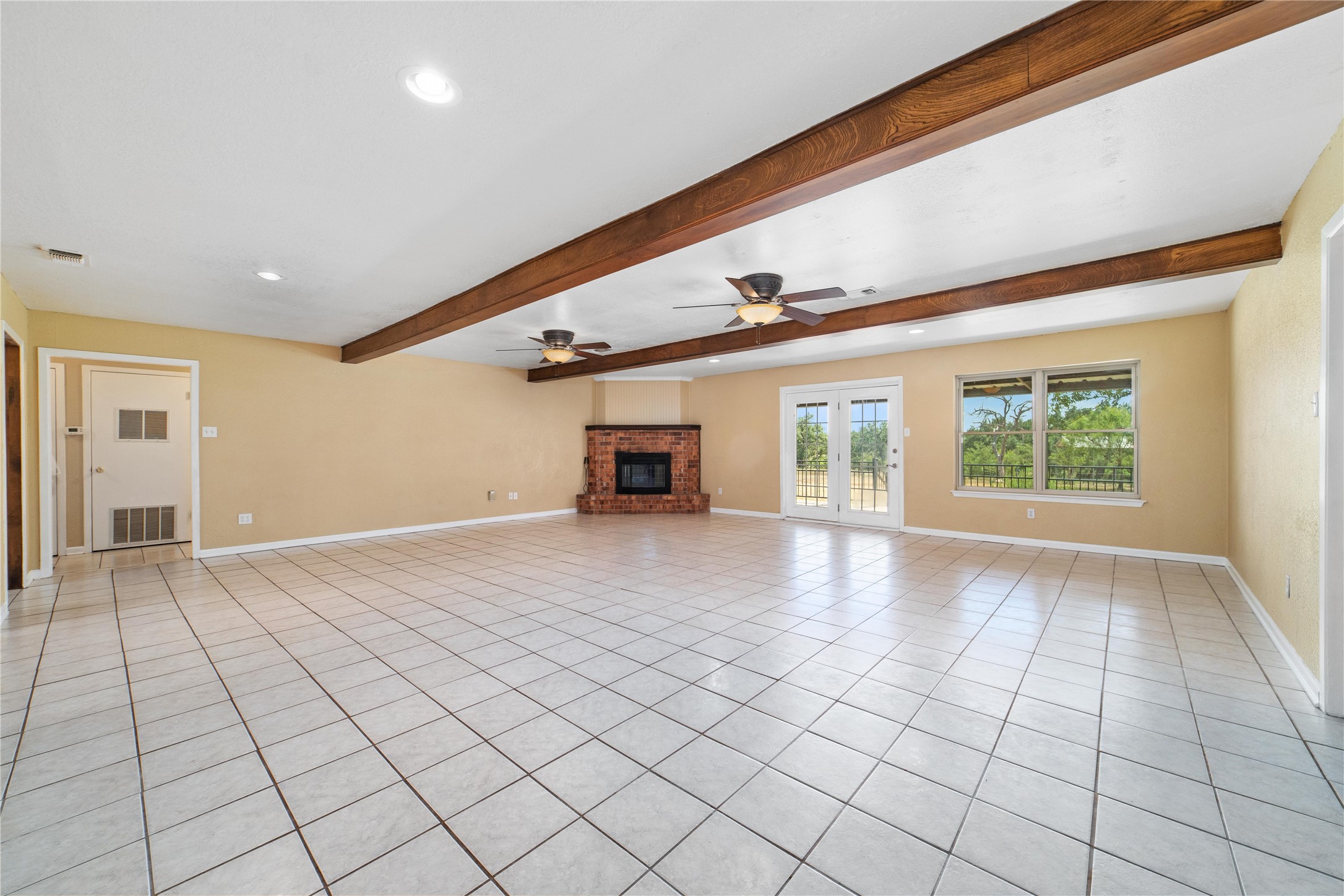 4101 River Oaks Dr