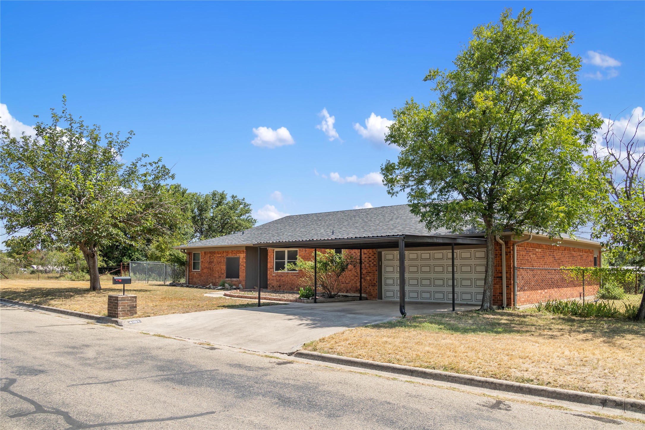 4101 River Oaks Dr