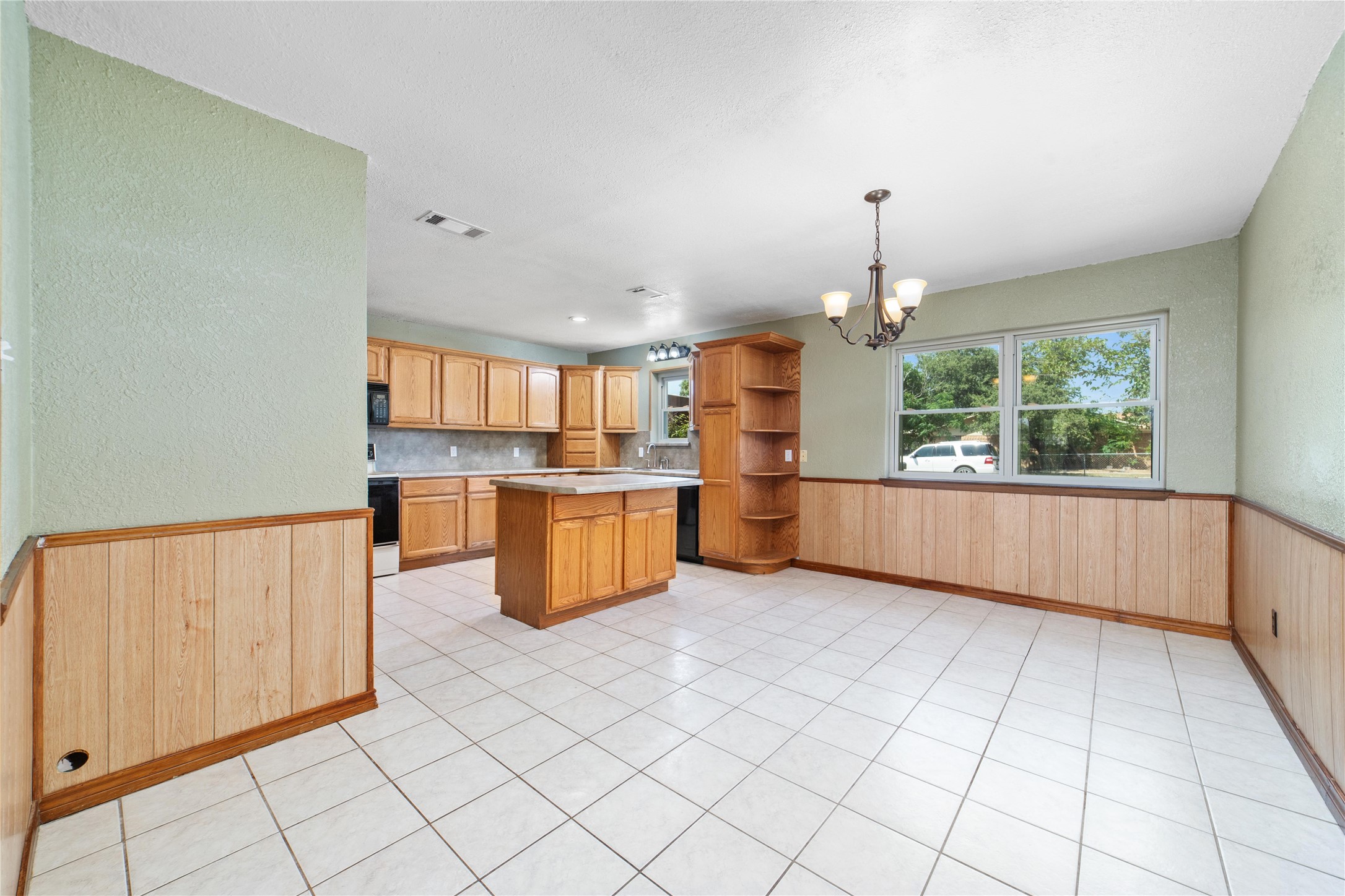 4101 River Oaks Dr