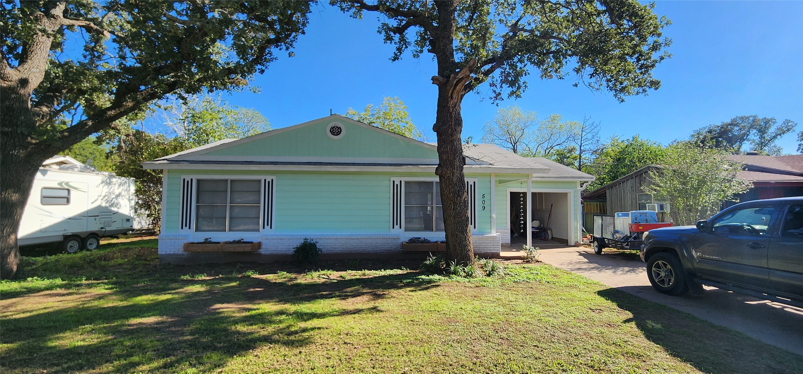 509 E Pershing