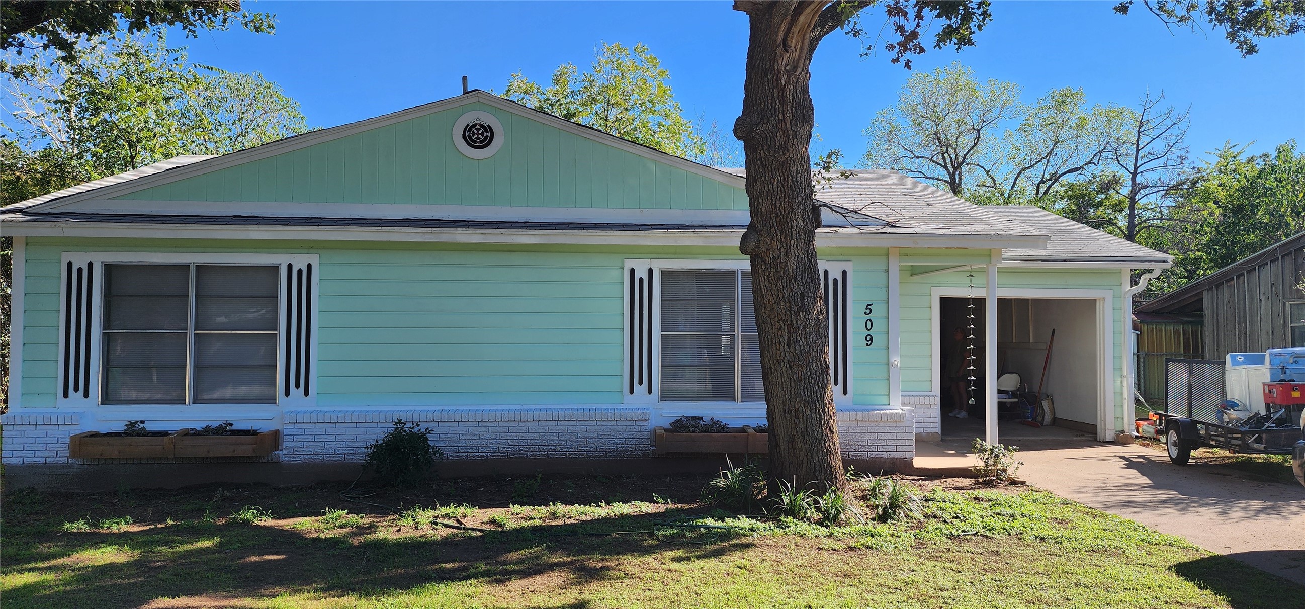 509 E Pershing