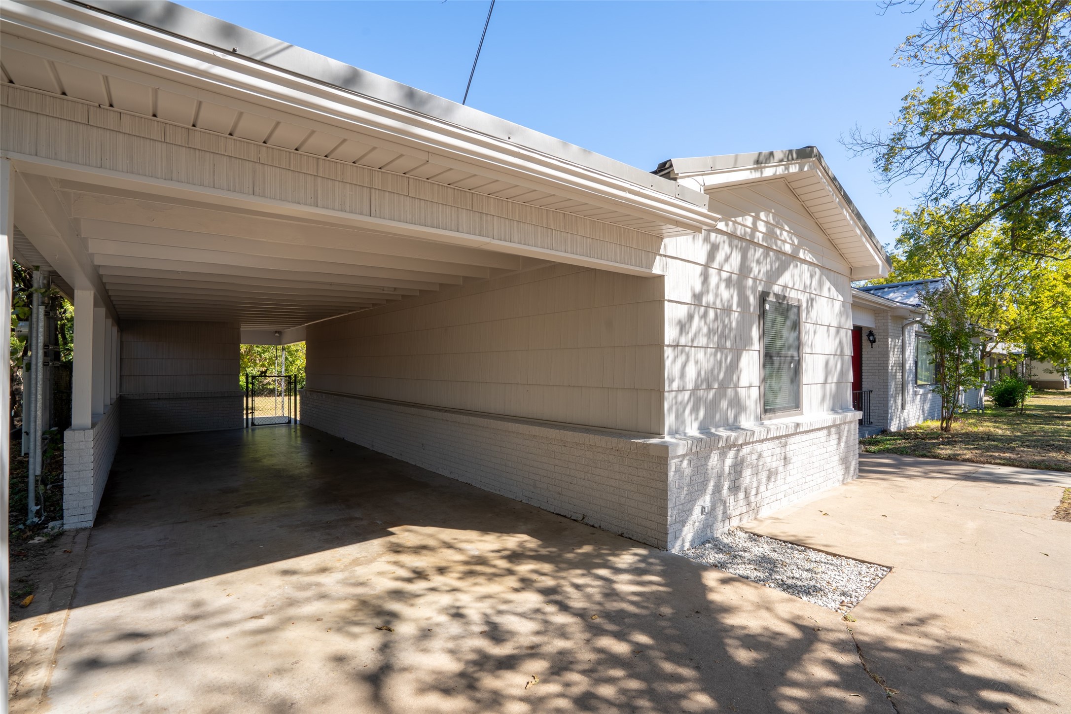 1031 N Neblett Street