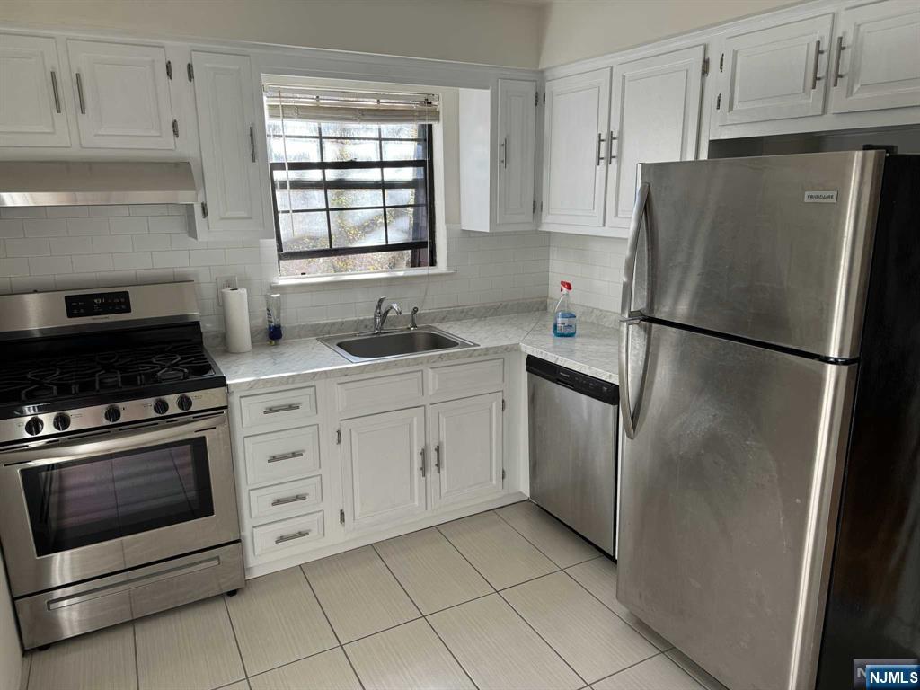 232 Collignon Way