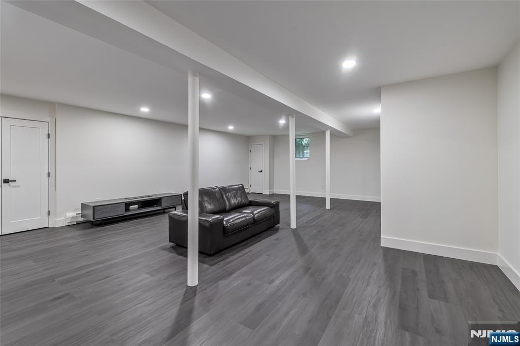 55 Auryansen Court