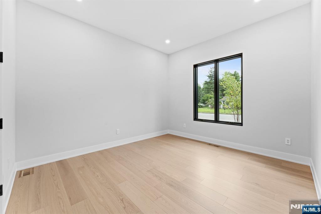 172 Birchwood