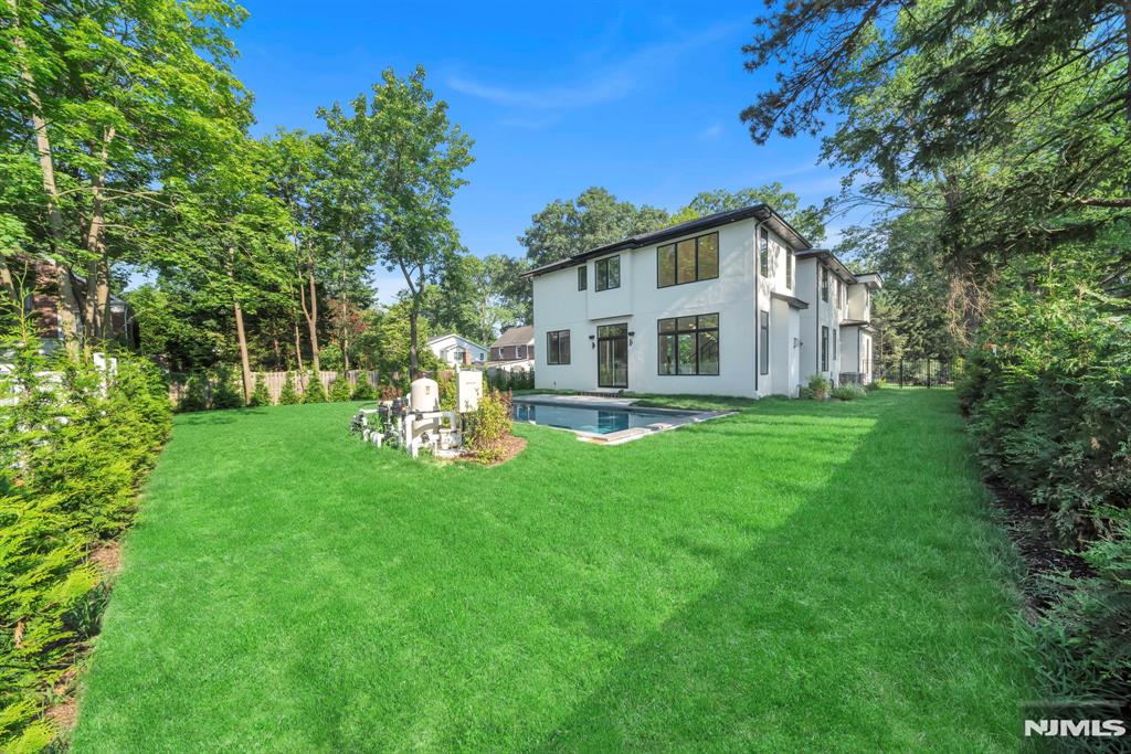 43 Oak Avenue