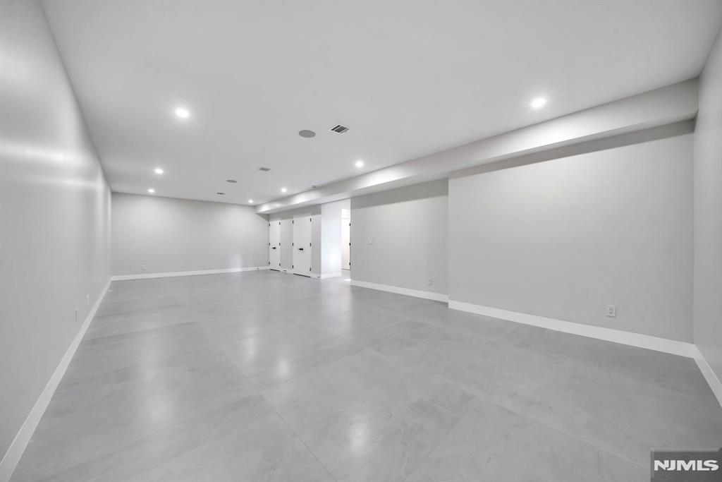 43 Oak Avenue
