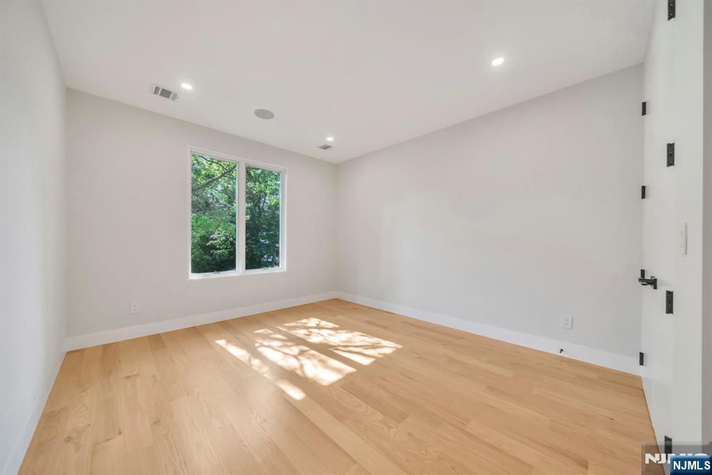43 Oak Avenue