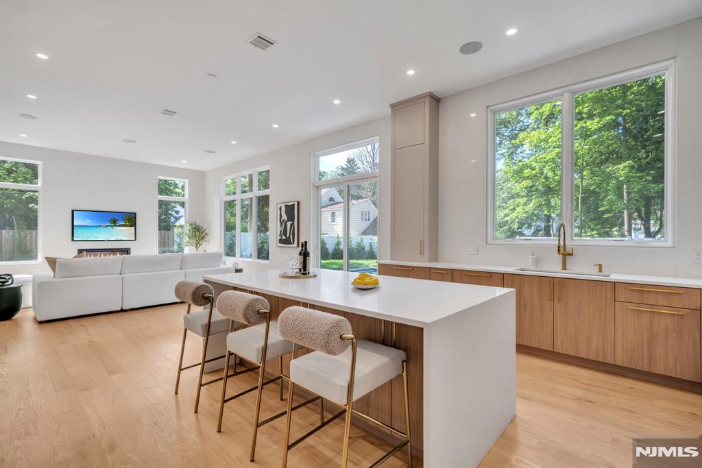 43 Oak Avenue