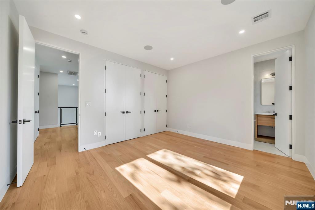 43 Oak Avenue