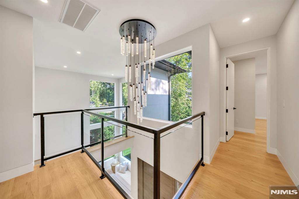 43 Oak Avenue