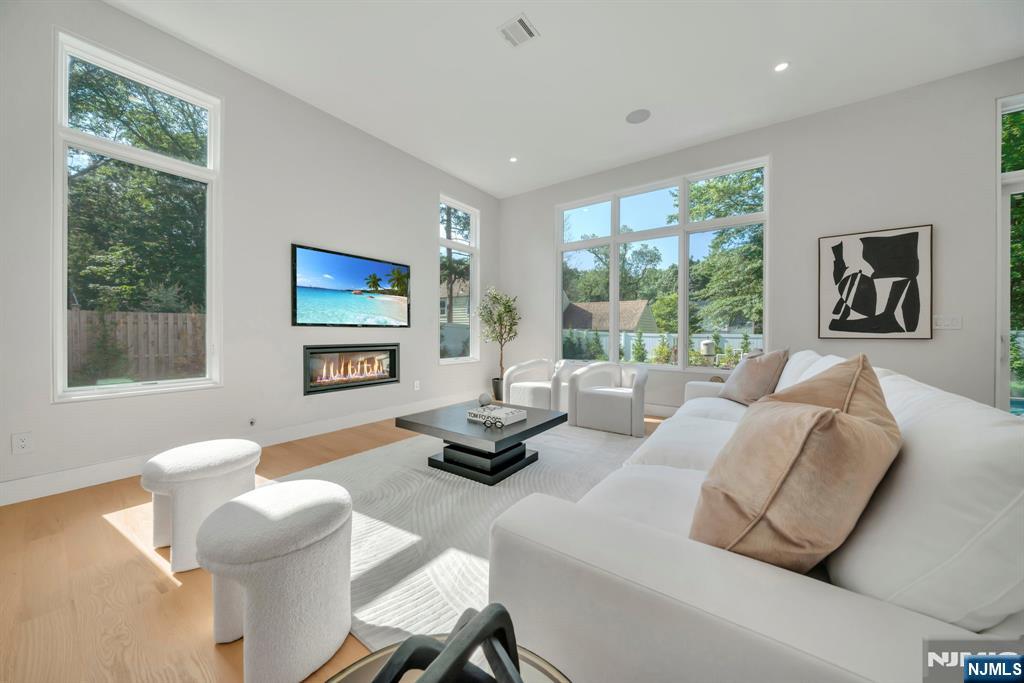 43 Oak Avenue