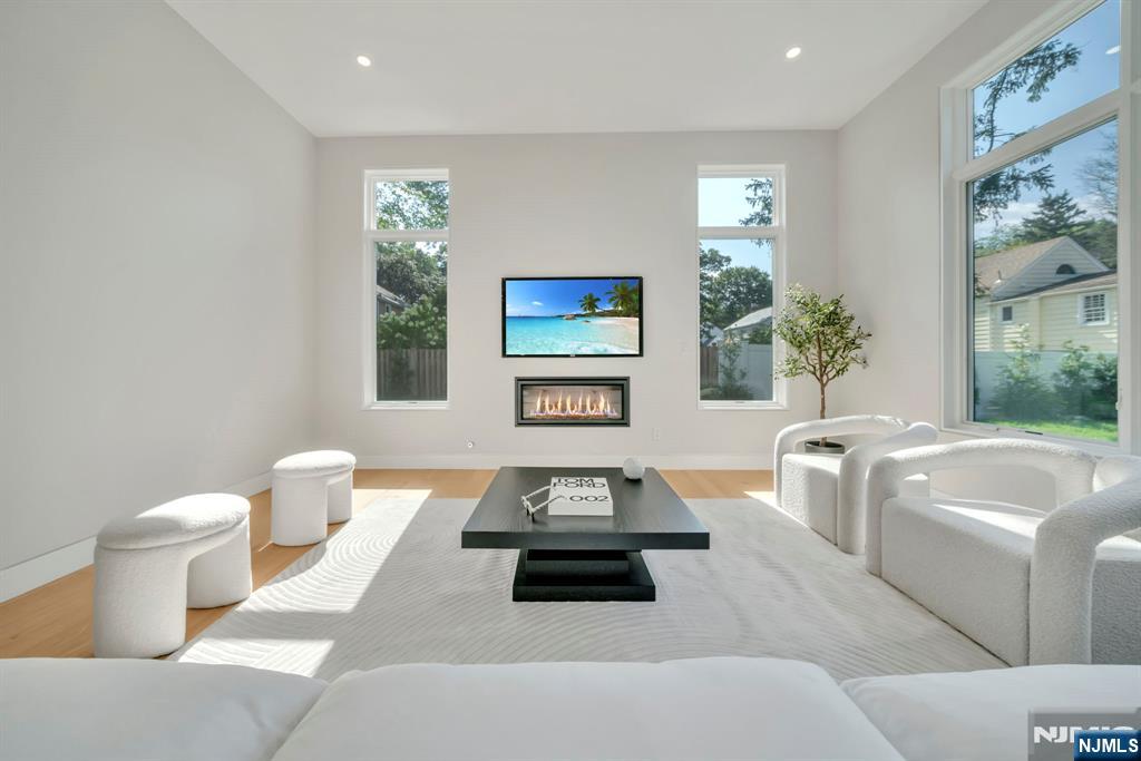 43 Oak Avenue