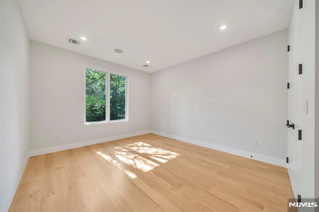 43 Oak Avenue